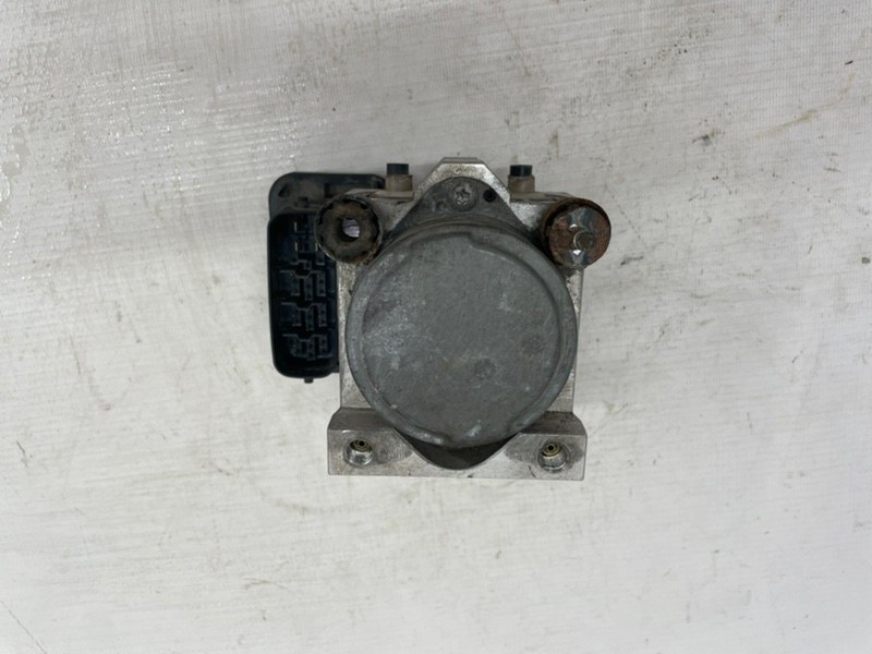 Блок ABS Toyota Hilux 2012