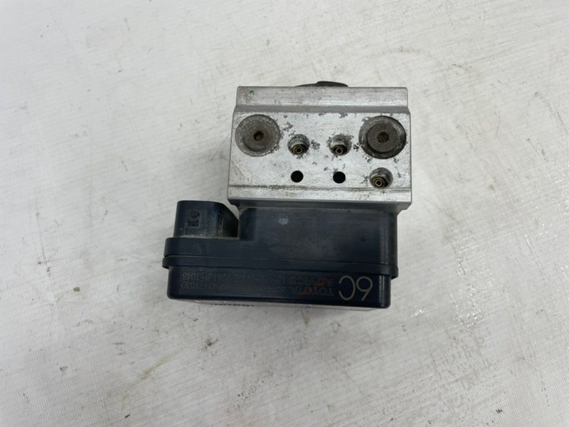 Блок ABS Toyota Hilux 2012