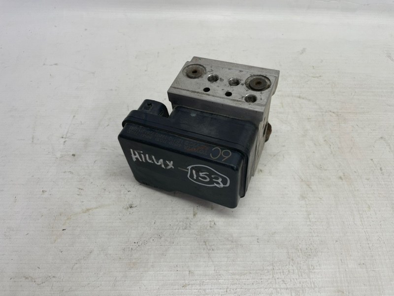 Блок ABS Toyota Hilux 2012