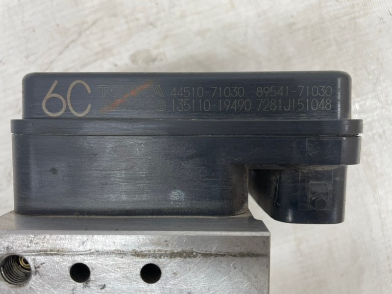 Блок ABS Toyota Hilux 2012