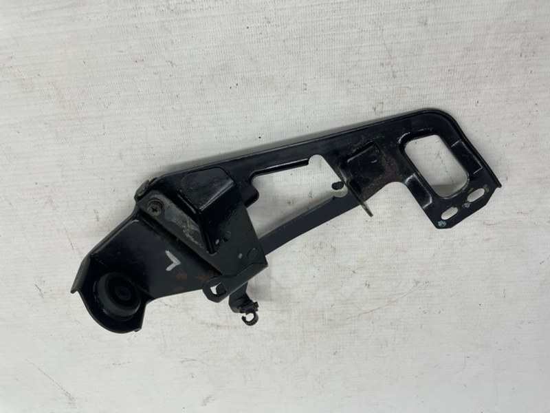 Кронштейн радиатора Toyota Hilux 2012