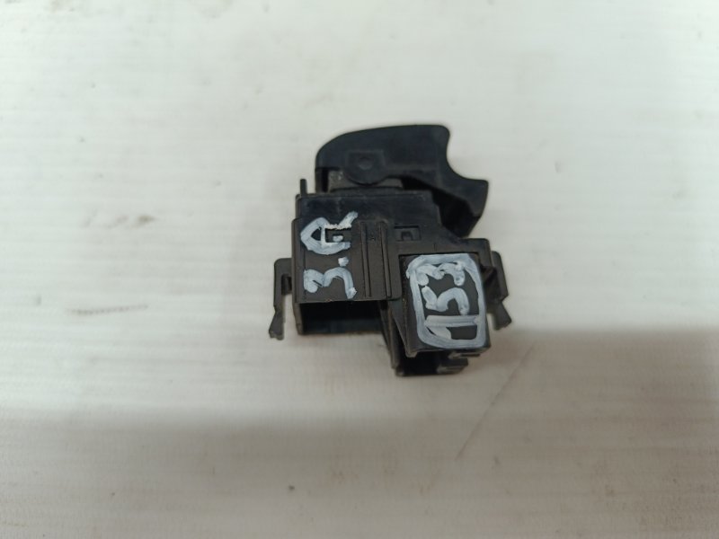 Кнопка стеклоподъемника Toyota Hilux 2012