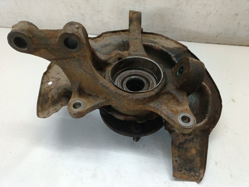 Кулак поворотный Lexus RX330 2005 XU30