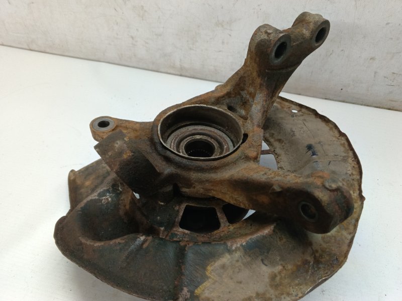 Кулак поворотный Lexus RX330 2005 XU30