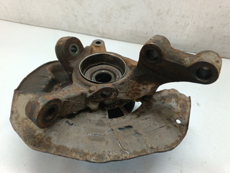 Кулак поворотный Lexus RX330 2005 XU30
