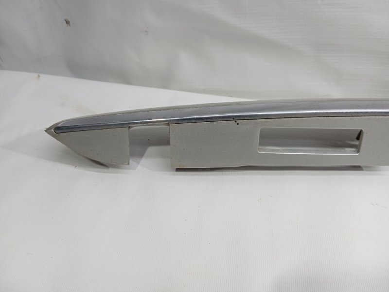 Накладка двери багажника Lexus RX330 2005 XU30