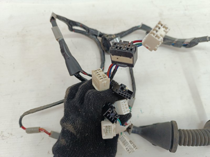 Проводка двери Toyota Hilux 2012