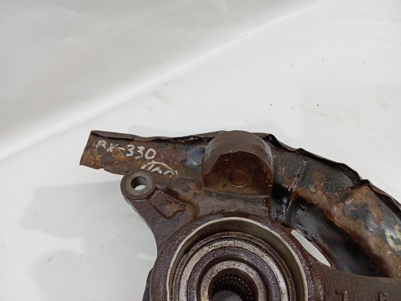 Кулак поворотный Lexus RX330 2005 XU30