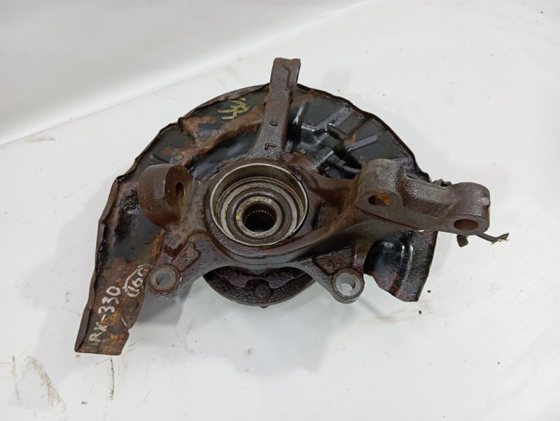 Кулак поворотный Lexus RX330 2005 XU30
