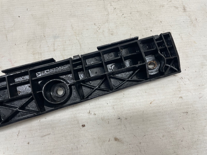 Кронштейн бампера Lexus RX330 2005 XU30