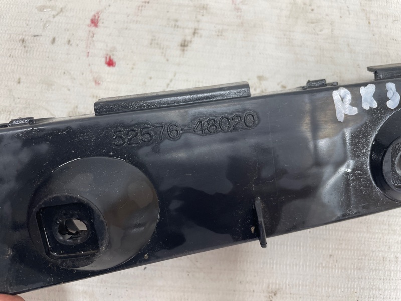 Кронштейн бампера Lexus RX330 2005 XU30