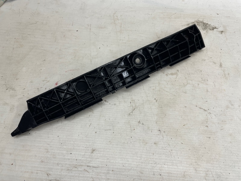 Кронштейн бампера Lexus RX330 2005 XU30