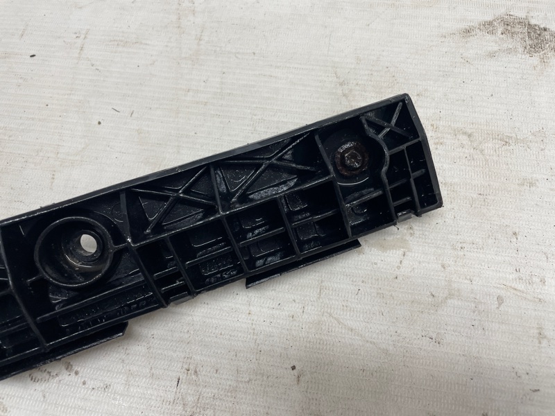 Кронштейн бампера Lexus RX330 2005 XU30
