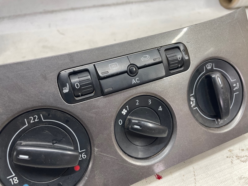 Блок управления отопителем Volkswagen Passat 2009 B6