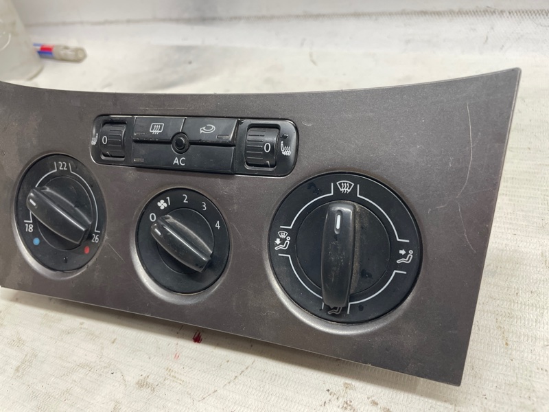 Блок управления отопителем Volkswagen Passat 2009 B6