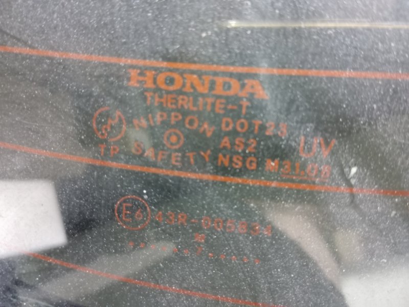Стекло заднее Honda LEGEND 2008