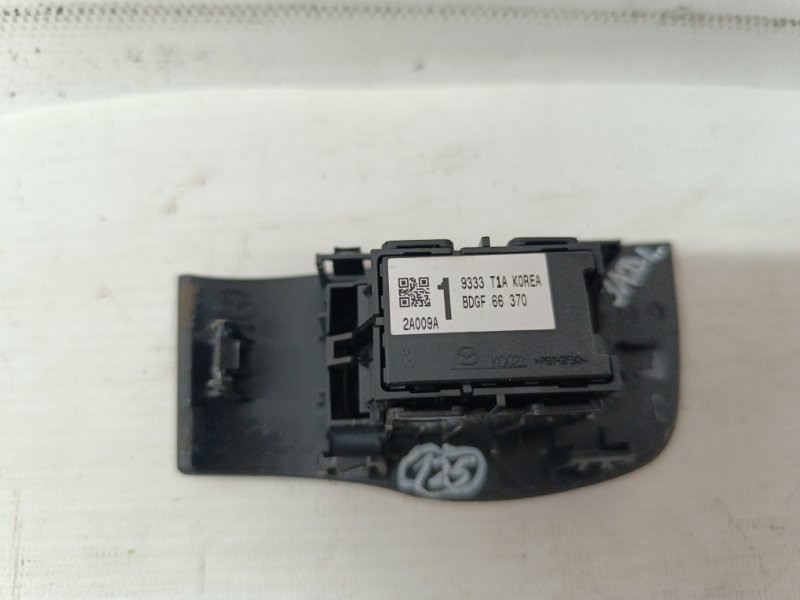 Кнопка стеклоподъемника Mazda Mazda 3 2020 BP