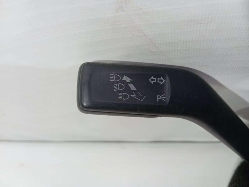 Подрулевой переключатель Volkswagen Passat 2009 B6