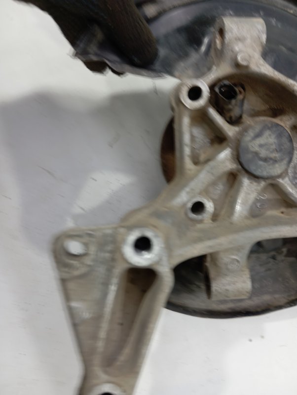 Кулак поворотный Volkswagen Passat 2009 B6