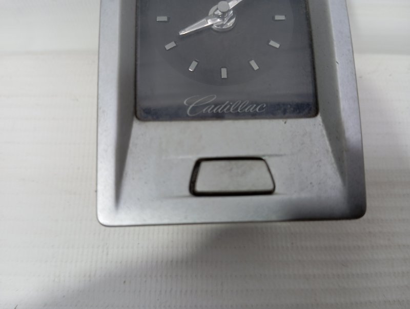 Часы Cadillac BLS 2006