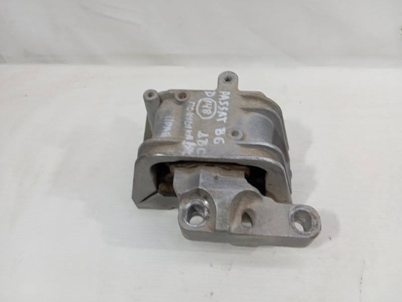 Подушка двигателя Volkswagen Passat 2009 B6