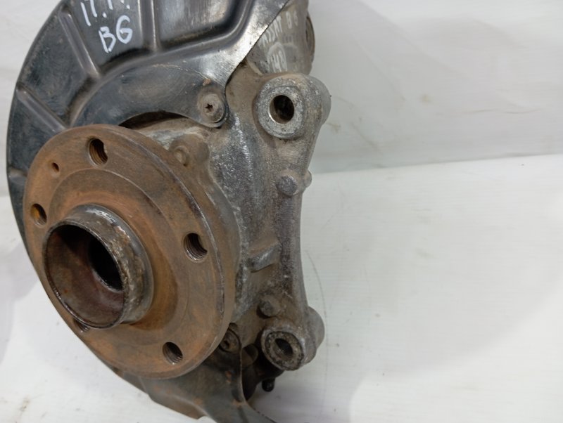 Кулак поворотный Volkswagen Passat 2009 B6