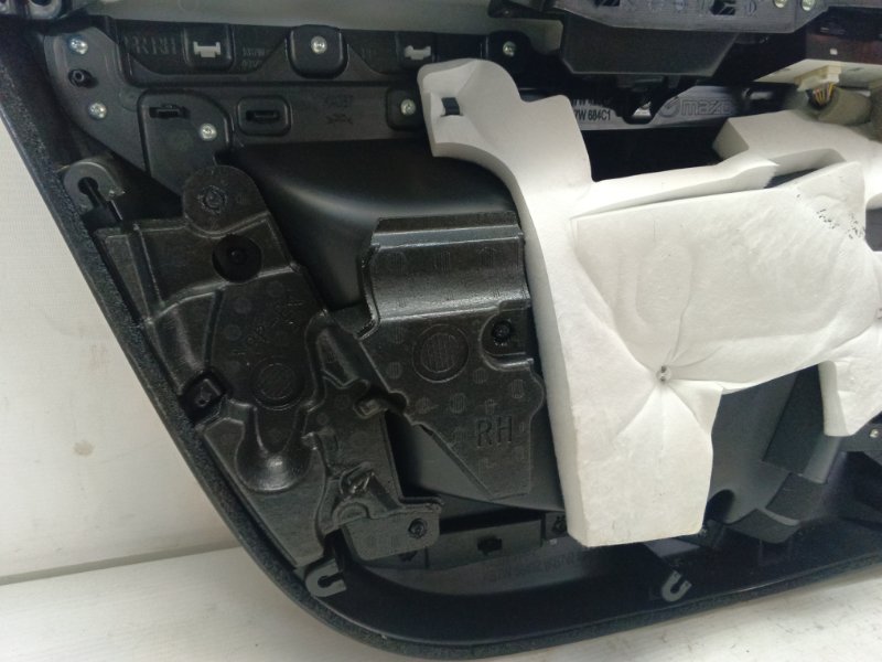 Обшивка двери Mazda CX-5 KF