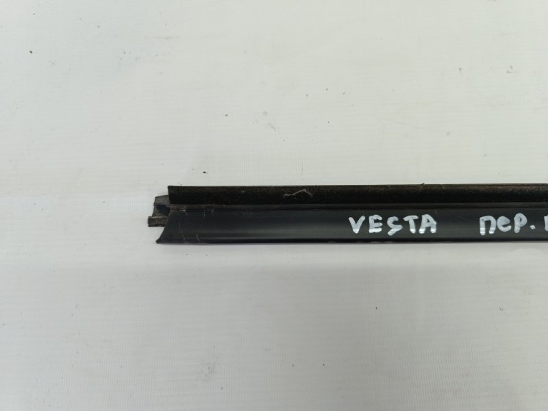 Молдинг стекла Лада vesta 2021