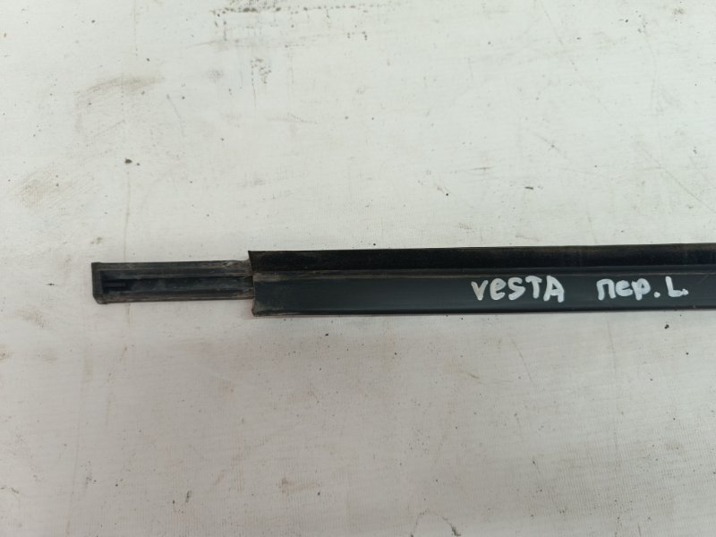 Молдинг стекла Лада vesta 2021