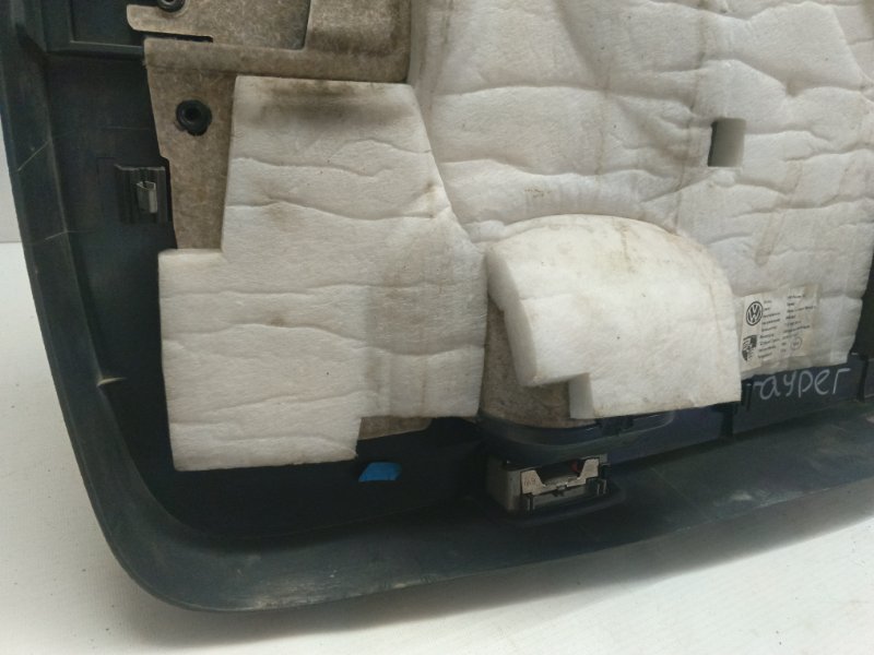 Обшивка крышки багажника Volkswagen Touareg 2003 7L