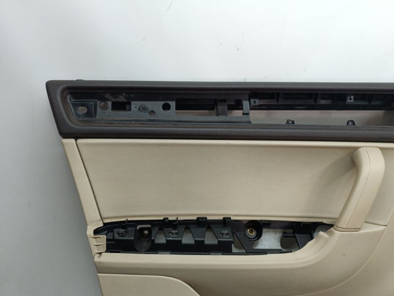 Обшивка двери Volkswagen Touareg 2012 7P5,7P6