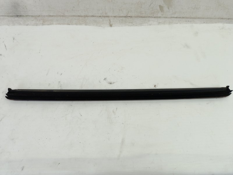 Молдинг стекла Volkswagen Touareg 2012 7P5,7P6