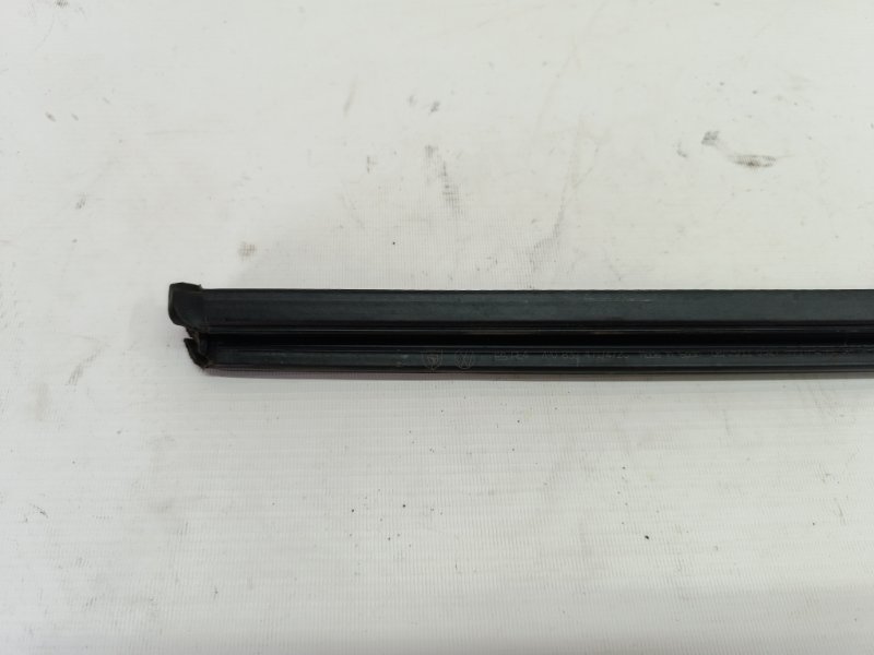 Молдинг стекла Volkswagen Touareg 2012 7P5,7P6