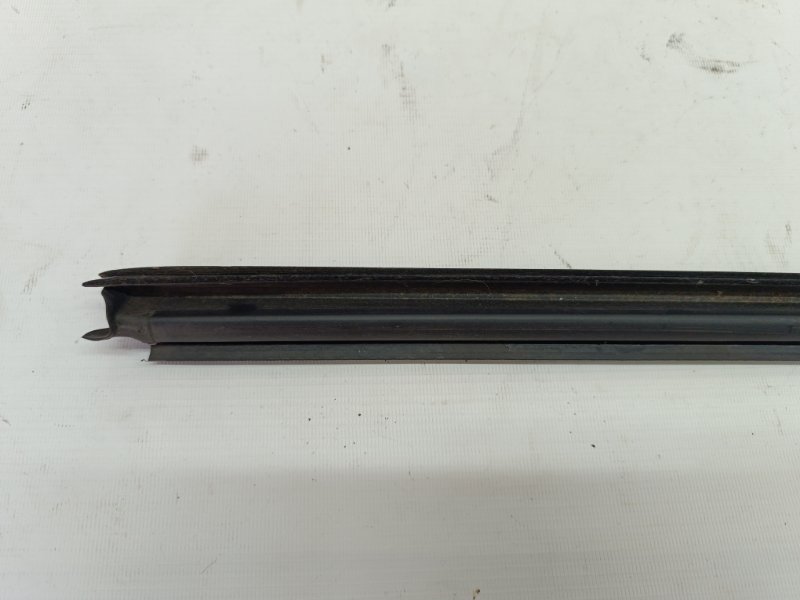 Молдинг стекла Volkswagen Touareg 2012 7P5,7P6