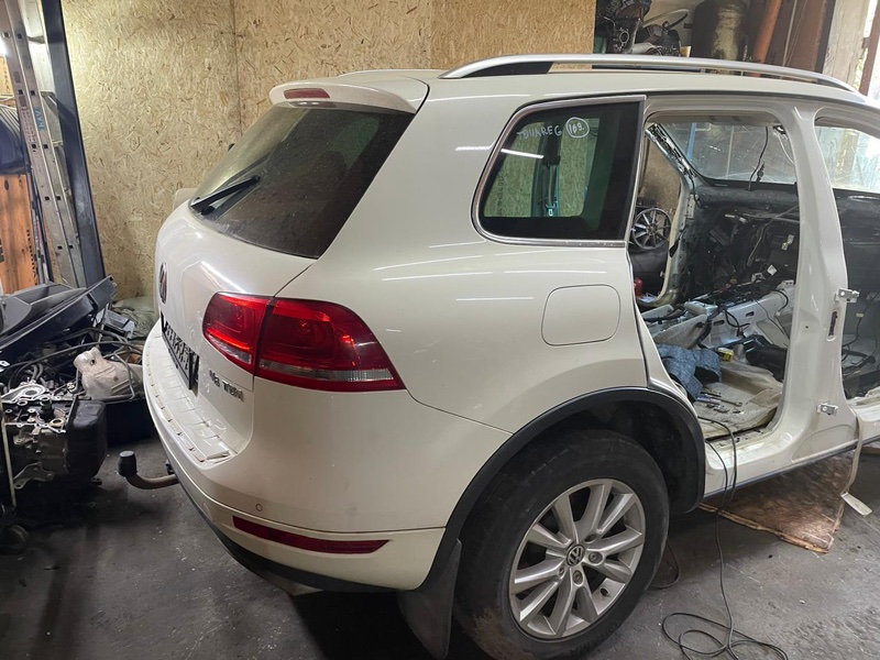 Крыло Volkswagen Touareg 2012 7P5,7P6