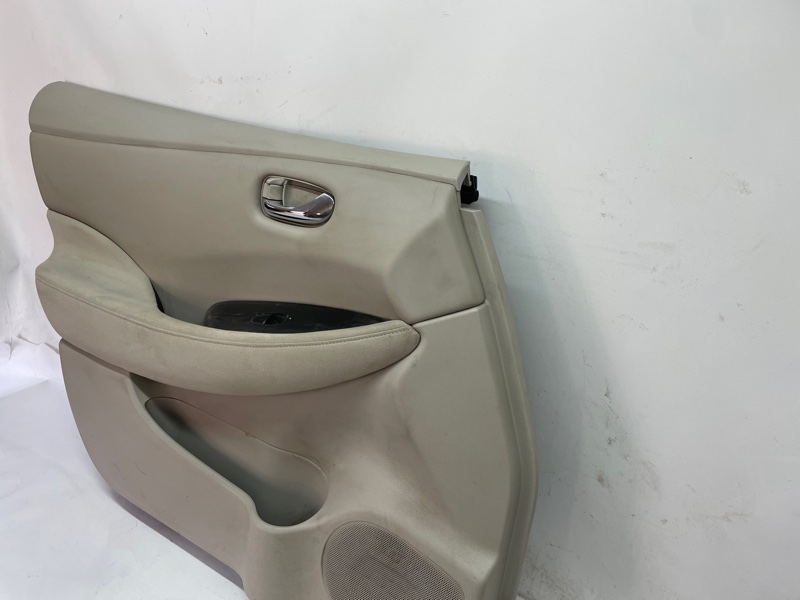 Обшивка двери Nissan Leaf 2012 ZE0