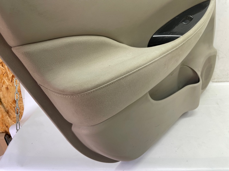 Обшивка двери Nissan Leaf 2012 ZE0