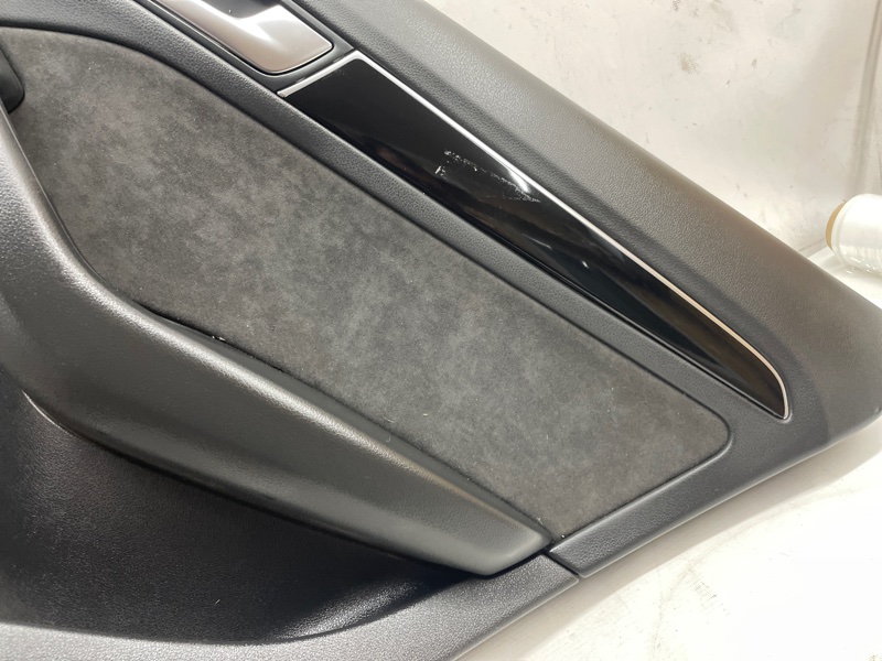 Обшивка двери Audi Q5 2008-2017