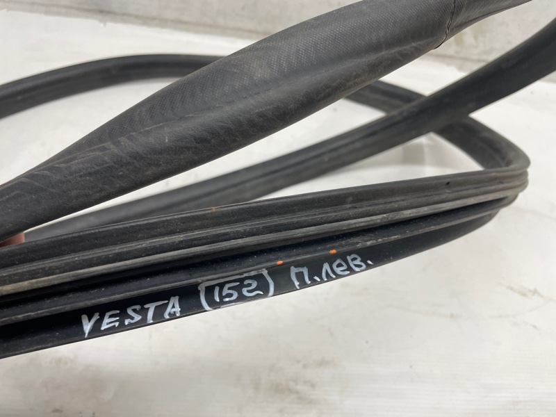 Уплотнитель двери Лада vesta 2021