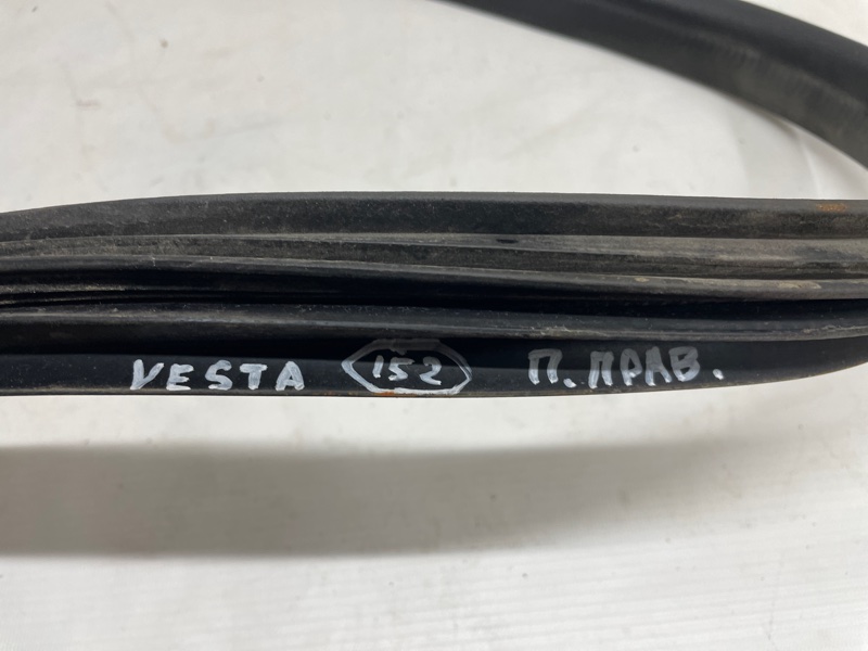 Уплотнитель двери Лада vesta 2021