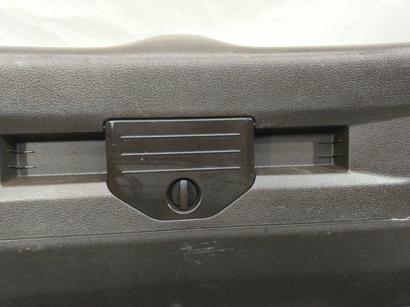 Обшивка двери багажника Volkswagen Touareg 2012 7P5,7P6