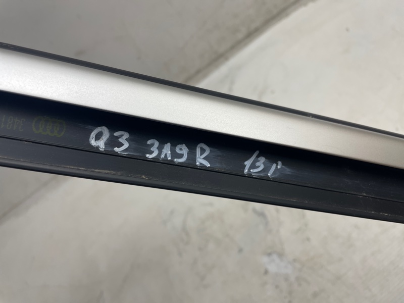 Молдинг стекла Audi Q3 2011-2018