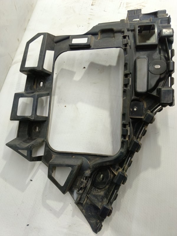 Кронштейн бампера Volkswagen Touareg 2012 7P5,7P6