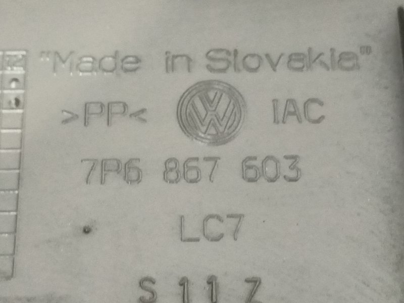Обшивка двери багажника Volkswagen Touareg 2012 7P5,7P6
