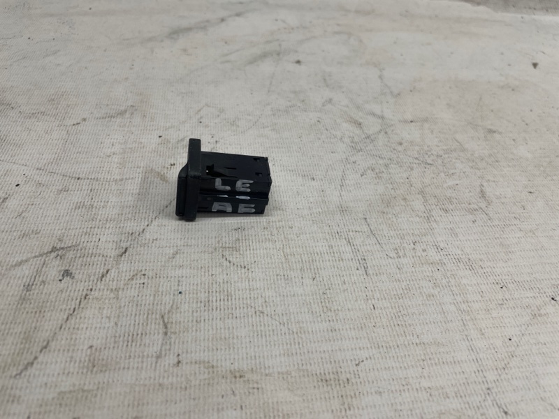 USB Разъем Nissan Leaf 2012 ZE0