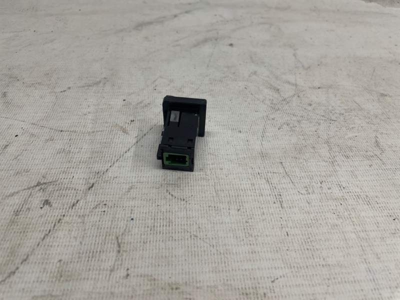 USB Разъем Nissan Leaf 2012 ZE0