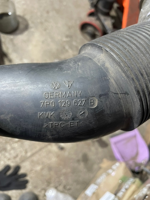 Патрубок воздушного фильтра Volkswagen Touareg 2012 7P5,7P6
