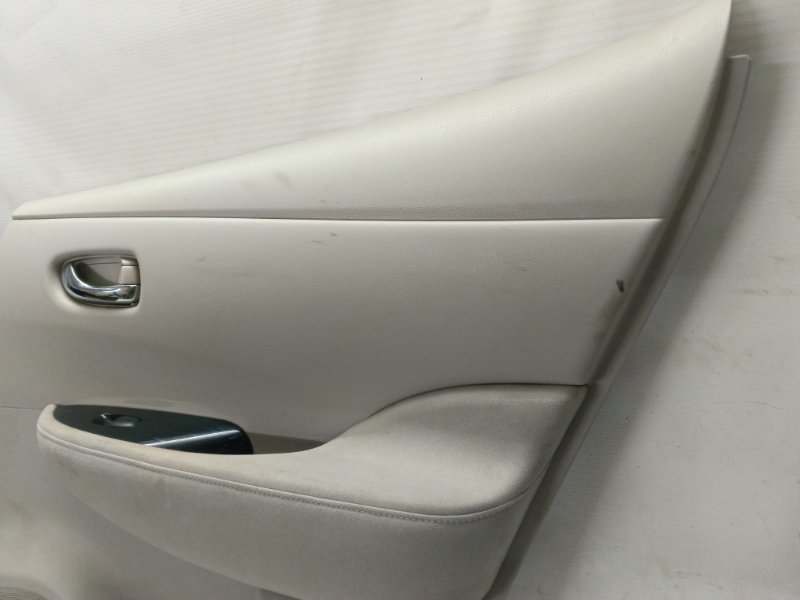 Обшивка двери Nissan Leaf 2012 ZE0