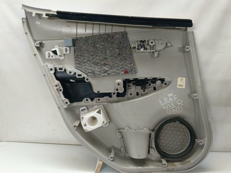 Обшивка двери Nissan Leaf 2012 ZE0