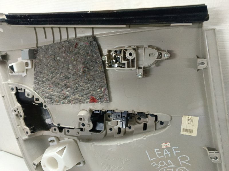 Обшивка двери Nissan Leaf 2012 ZE0